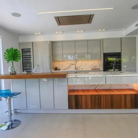 Modern In Prime Location Puerto Banus Marbella